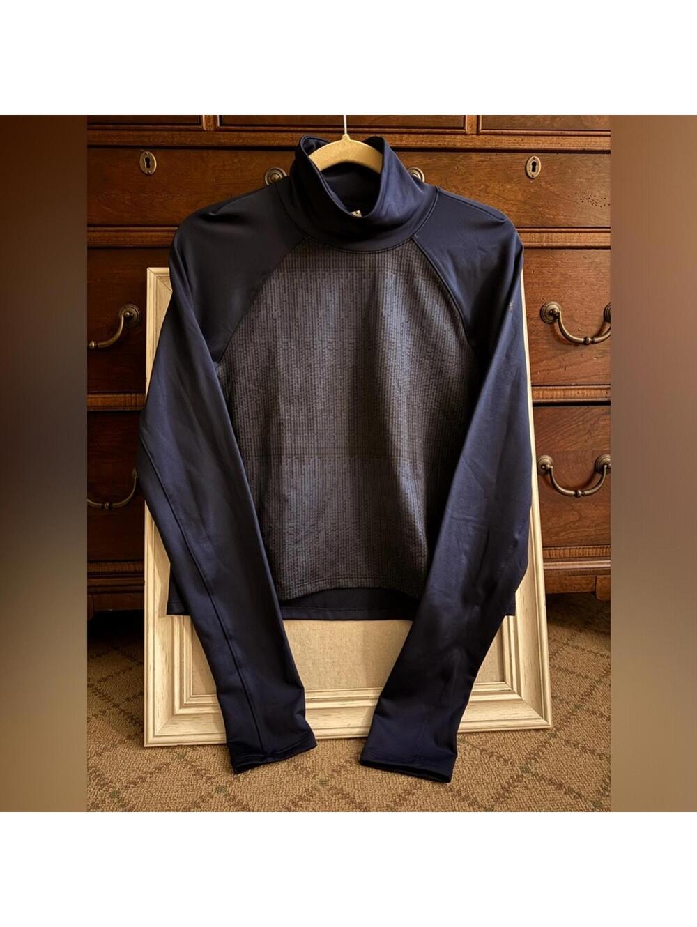Under Armour Funnel Neck cropped Cold Gear Navy w Navy / gray  details - NWOT M